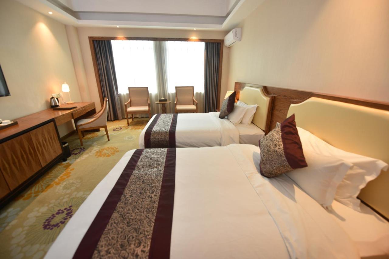 Hong Van Grand Hotel Mong Cai Exterior photo