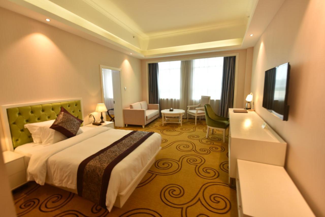 Hong Van Grand Hotel Mong Cai Exterior photo