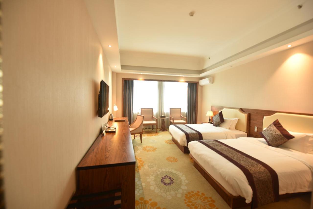 Hong Van Grand Hotel Mong Cai Exterior photo