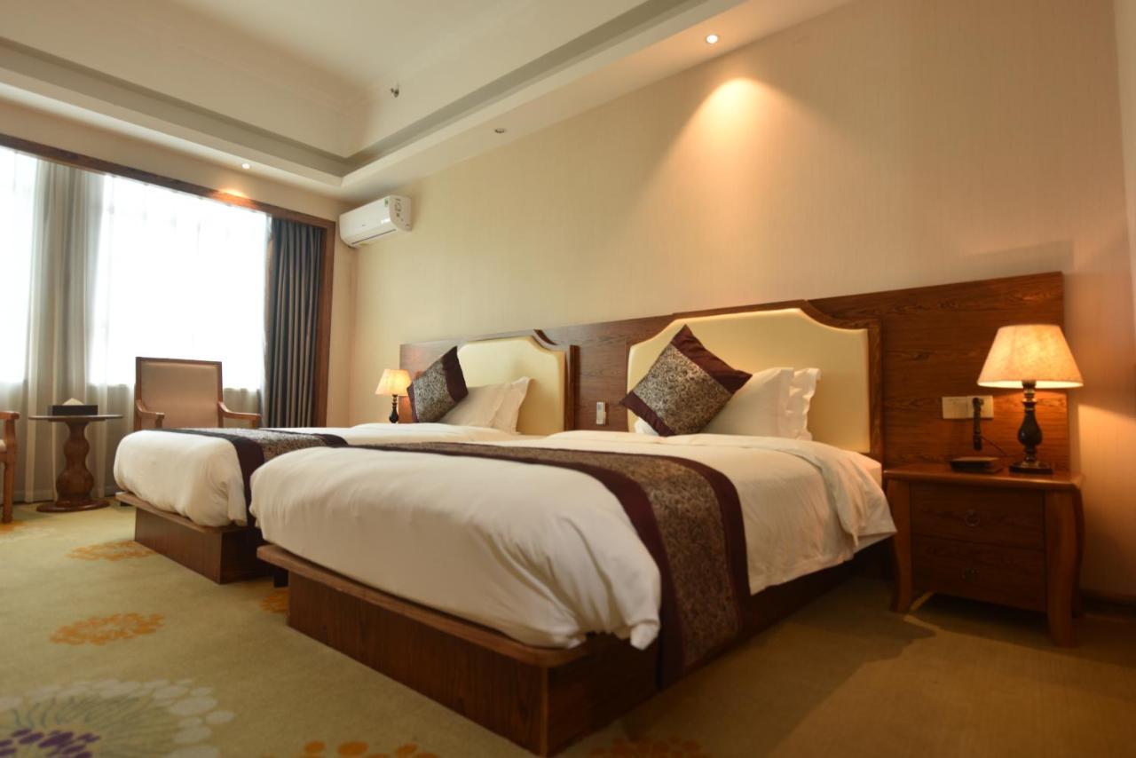 Hong Van Grand Hotel Mong Cai Exterior photo